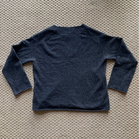 Everlane, V-Neck Sweater, Charcoal - Picture 3 of 5